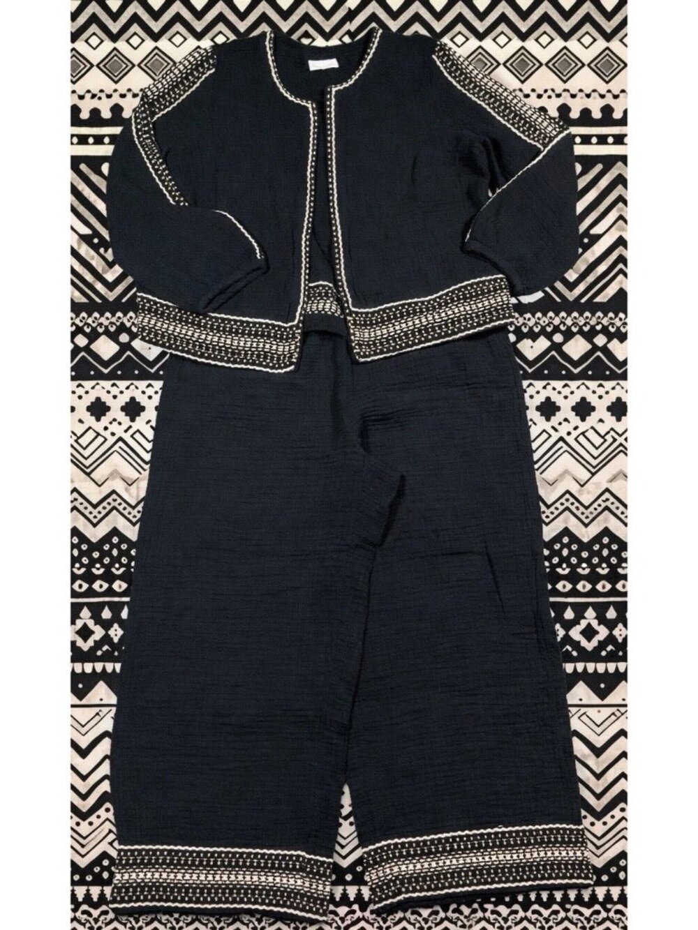 J. Jill Set! Medium Black Cropped Pants & Light Weight Jacket W/ White Accents!